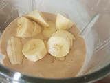 Pudín de banana con crema de maní