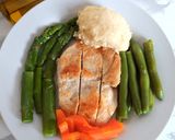 Foto del paso 3 de la receta: Filete de pollo a la plancha con puré y ensalada de verduras
