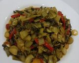 Foto langkah ke 3 dari resep Tumis sawi asin.