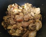Foto del paso 4 de la receta: Pollo al ajillo con champiñones en olla GM G