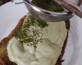 Foto langkah ke 5 dari resep Matcha Lava Toast.