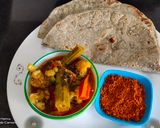 बाजरीची भाकरी तिळ पेरून (bajrichi bhakhri til perun recipe in marathi) रेसिपी स्टेप 4 फोटो 