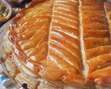 Une image de l'étape 7 de Galette des rois à la frangipane fruit de la passion.