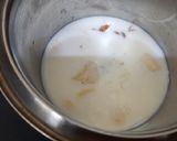 A picture of step 2 of Banana almond chocolate smoothie.