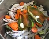 Foto del paso 5 de la receta: Caldo de patitas de pollo