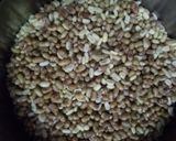 A picture of step 1 of मोठ पकौड़े.