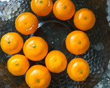 Foto del paso 1 de la receta: Mini mandarinas enteras confitadas