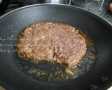 第一次做漢堡也可成功-牛肉漢堡的食譜步驟9照片