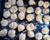 Foto del paso 5 de la receta: BOMBAS O PROFITEROLES rellenos de dulce de leche 💣
