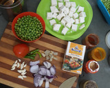 A picture of step 1 of Matar paneer.