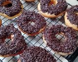 Foto langkah ke 5 dari resep Donat maizena.