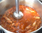 Foto del paso 4 de la receta: Corvina en salsa de langostinos y zanahorias