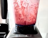 Foto del paso 2 de la receta: Helado saludable de fresa y plátano con vainilla (fácil y rápido)