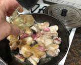 Foto del paso 6 de la receta: Muslo de pollo deshuesado al horno con espárrago triguero y tomate y VIDALIM