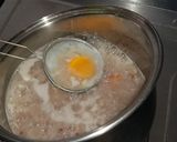 รูปขั้นตอนการทำที่ 3 ของ ข้าวต้มไข่ลวกปูอัดกุ้งแห้ง