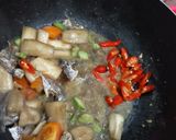 Foto langkah ke 6 dari resep Oseng Terong Ikan Asin Nikmat.