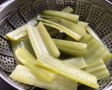 Foto del paso 1 de la receta: Pen-k crocantis(Tallos de acelga rebozados)