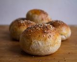 Foto del passaggio 5 della ricetta Fluffy buns integrali con lievito madre e water roux