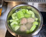 【湯】大黃瓜丸子湯的食譜步驟2照片