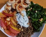 Une image de l'étape 6 de Boudin bowl aux pommes caramélisées, chou kale mariné, noix et sauce au persil.