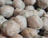 Foto langkah ke 6 dari resep Cilok daging sapi kuah pedas.