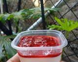 Foto langkah ke 6 dari resep Strawberry Panna Cotta.