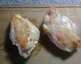 Foto del paso 4 de la receta: Pechugas de pollo rellenas con paleta y queso al verdeo