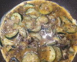 Foto del paso 3 de la receta: Tortilla de calabacín y morcilla de cerdo ibérica