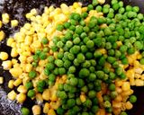 A picture of step 2 of My Buttered Sweetcorn and peas sidedish. 😘.