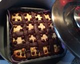 Foto del passaggio 4 della ricetta Crostata magica cioccolato, pere, cocco e nocciole