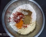 A picture of step 1 of Jowar thalipeeth.