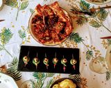 Foto del paso 3 de la receta: Rollitos de pepino rellenos de atún y tartar de salmón coronados de mayonesa de aguacate y cilantro