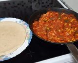 Foto del paso 5 de la receta: Fajitas picantes de pollo y verduras