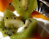 A picture of step 3 of Kiwi Mango sweet yogurt.