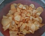 Foto langkah ke 5 dari resep Keripik singkong daun kunyit.