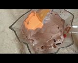 A picture of step 7 of Choco Strawberry instant dessert.