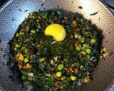 Foto del paso 3 de la receta: Espinaca salteada con vegetales y huevo