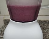 Foto del paso 2 de la receta: Coconut milkshake de uva y frutilla 🍇🍓 :)