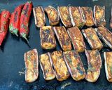 Une image de l'étape 14 de Aubergines chinoises, poivron vert et piments rouges marinés grillés à la plancha.
