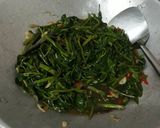 Foto langkah ke 4 dari resep Tumis kangkung terasi (W#43).