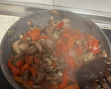 Foto del paso 4 de la receta: Quesadillas con pimiento y champiñones