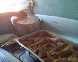 Foto del paso 2 de la receta: Pavo indio con salsa de tomate preparada y aceitunas con hueso (guisado)