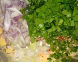A picture of step 2 of Palak or Hari piyaz ky pakory.