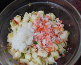 Foto del paso 3 de la receta: Papas aliñadas con atún y palitos de cangrejo