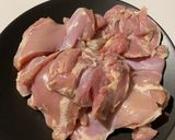 A picture of step 1 of Chicken with Artichokes, Tomatoes, Garlic, and Olives.