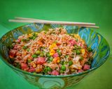 Foto del passaggio 3 della ricetta Riso alla cantonese 👩‍🍳