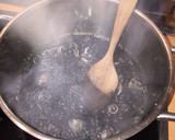 Foto del paso 5 de la receta: Arroz negro con chipirones