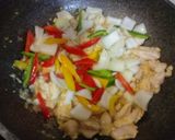 รูปขั้นตอนการทำที่ 3 ของ ไก่ผัดผงกะหรี่