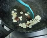 A picture of step 2 of Malaysian Stir Fry Water Spinach with Shrimp Paste 馬來西亞蝦醬炒通菜.