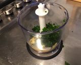 Une image de l'étape 3 de Sauce verte au persil et moutarde douce.